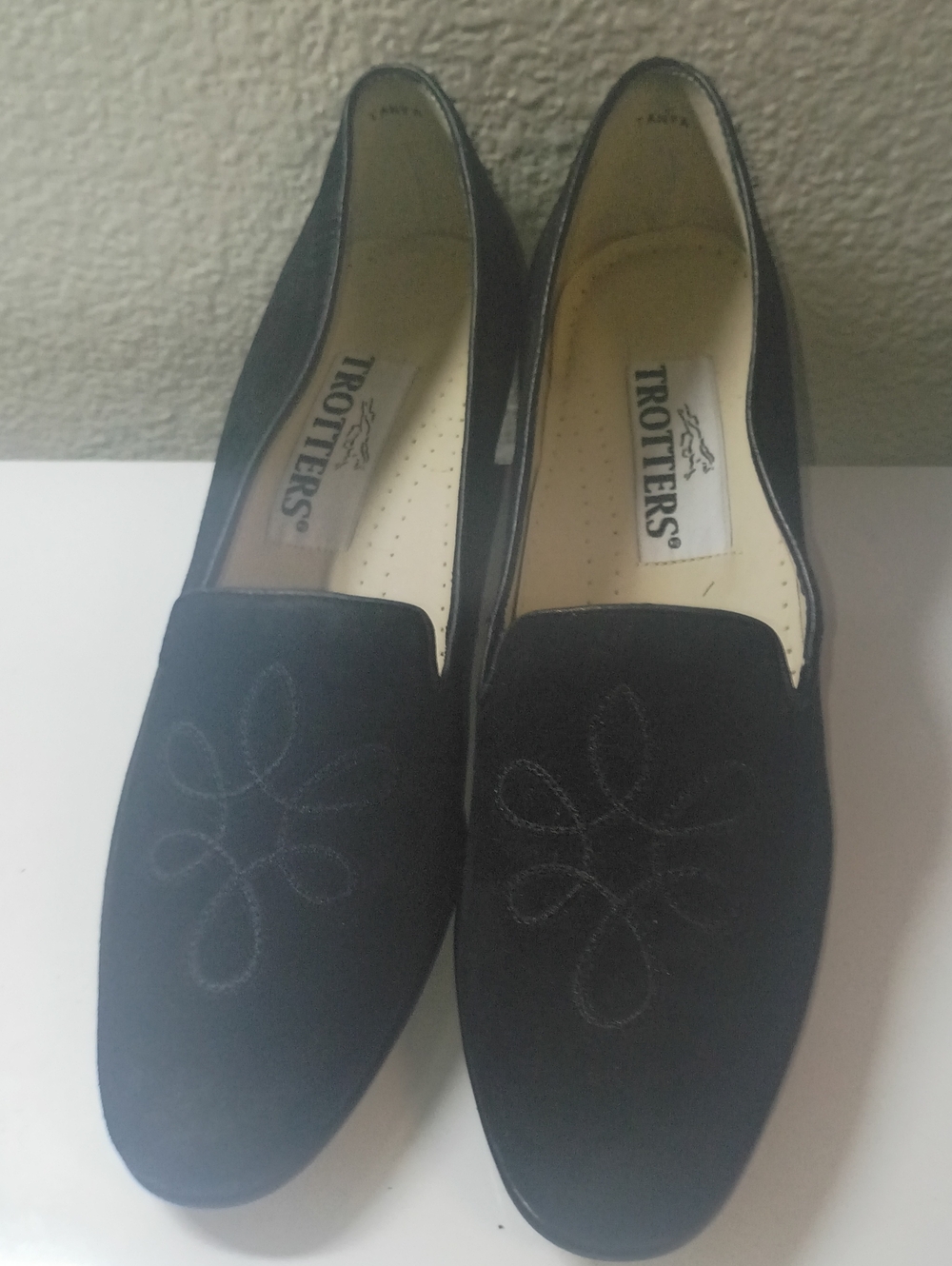Trotters Black Suede Embroidered Slip-On Loafers